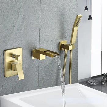 Матовый золотой латунный настенный смеситель для ванны с водопадом, комплект из трех предметов с ручным распылителем для душа 
